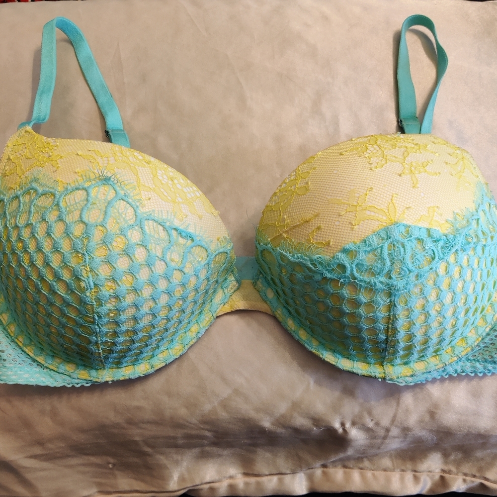 Victoria's Secret Very Sexy Push Up 36D